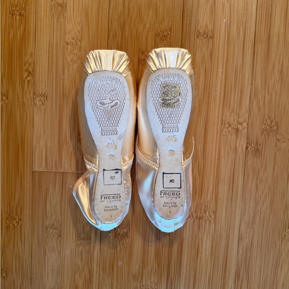 Freed Classics Pointe Shoes (R Maker) - Picture 2 of 3